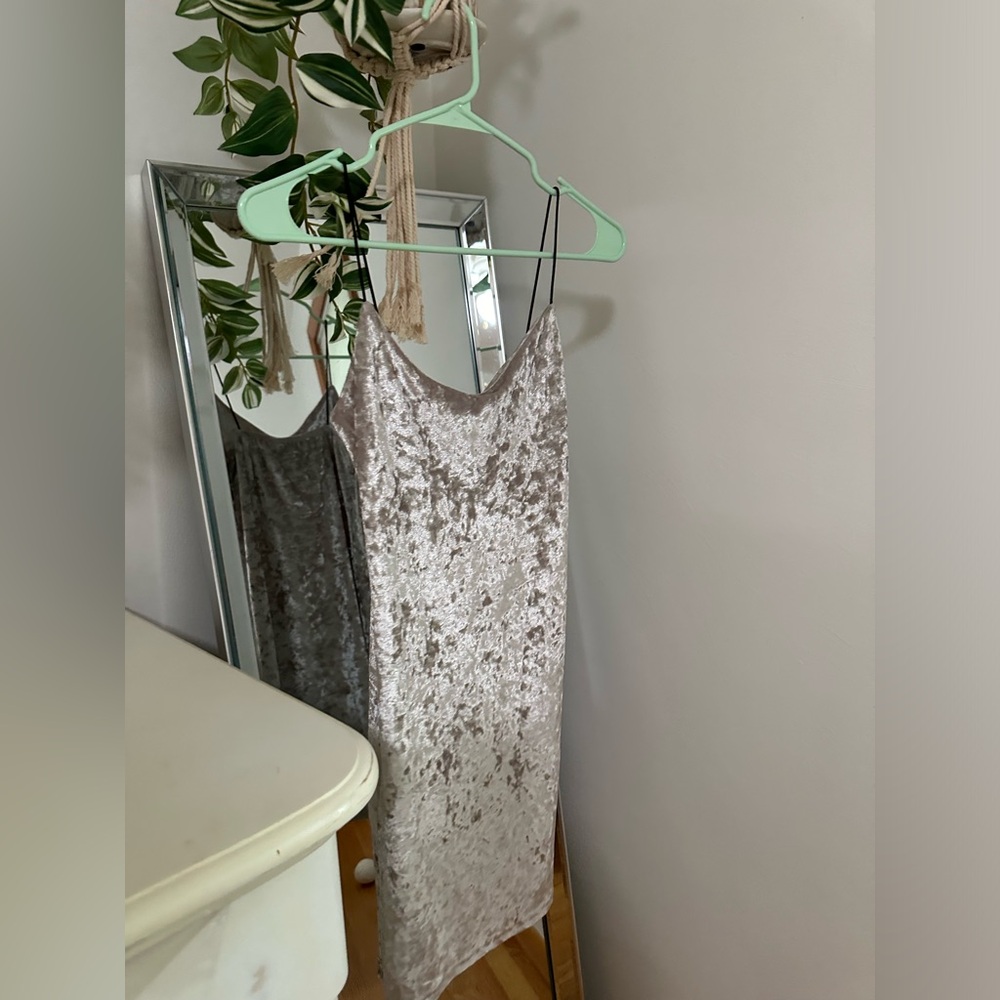Cream velvet dress - Picture 7 of 8